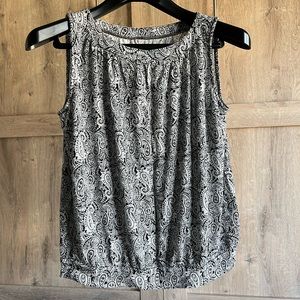 Loft Paisley Tank w/Banded Bottom  Size Medium Petite